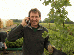baumschule_Chef_am_telefon_klein.gif